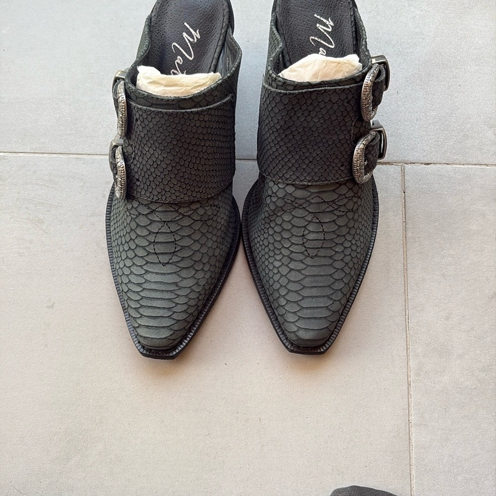 Matisse Pink and Black Shoes Stylish Design